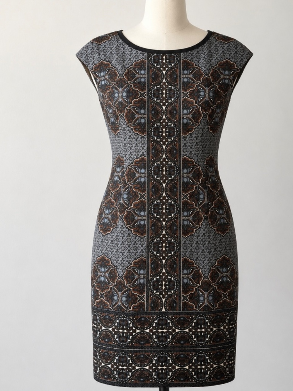 Maggy London Women’s Sheath Dress Size 14 Gray Brown Medallion Print Career